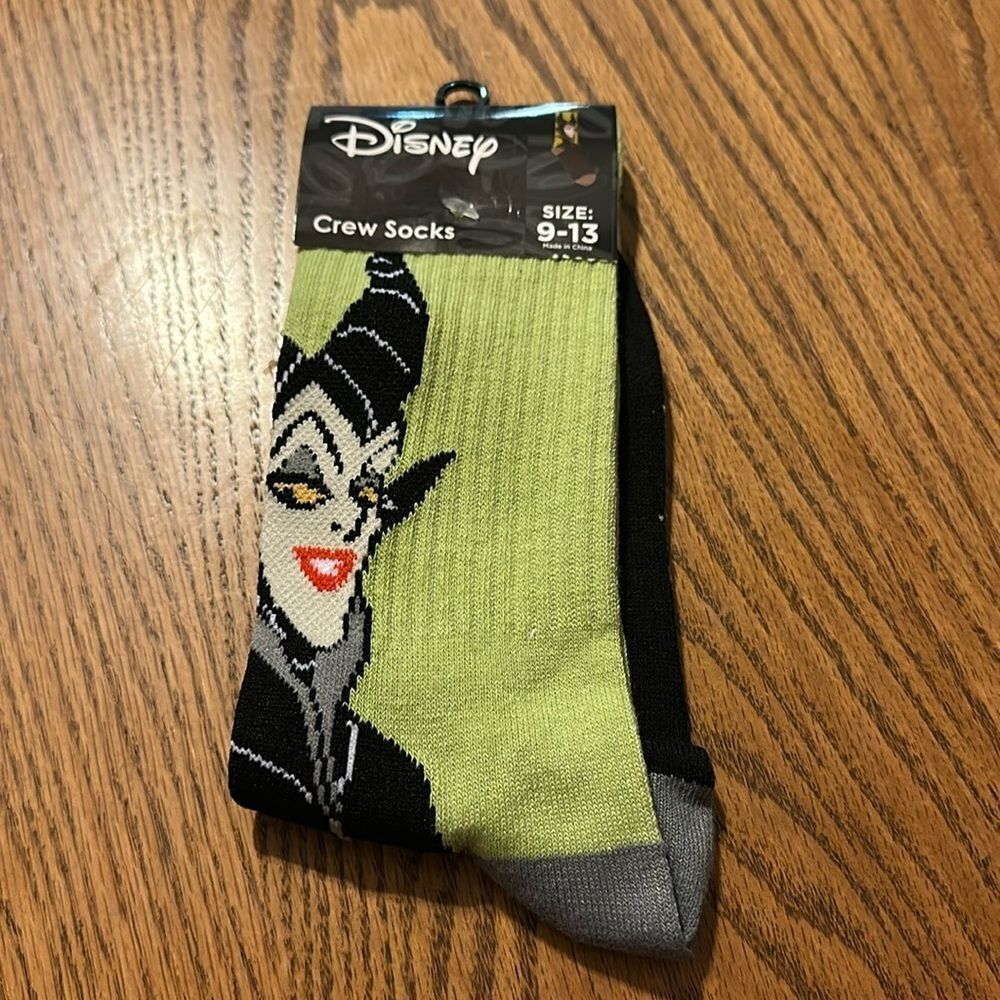 NEW Men’s fashion socks (Fits shoe size 9-13)